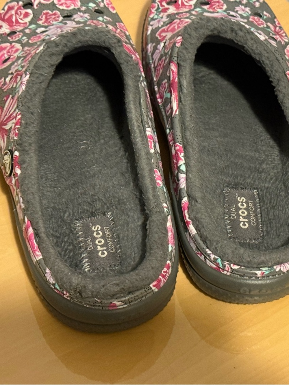 Crocs Freesail graphic lined croc, women’s 8, floral, fleece lined, gray, pink - Picture 4 of 7